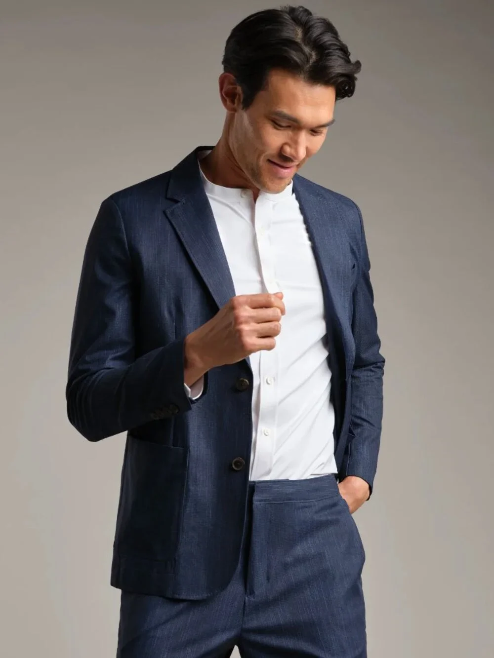 Rhone AeroS port Coat A upgrade to your summer suit.